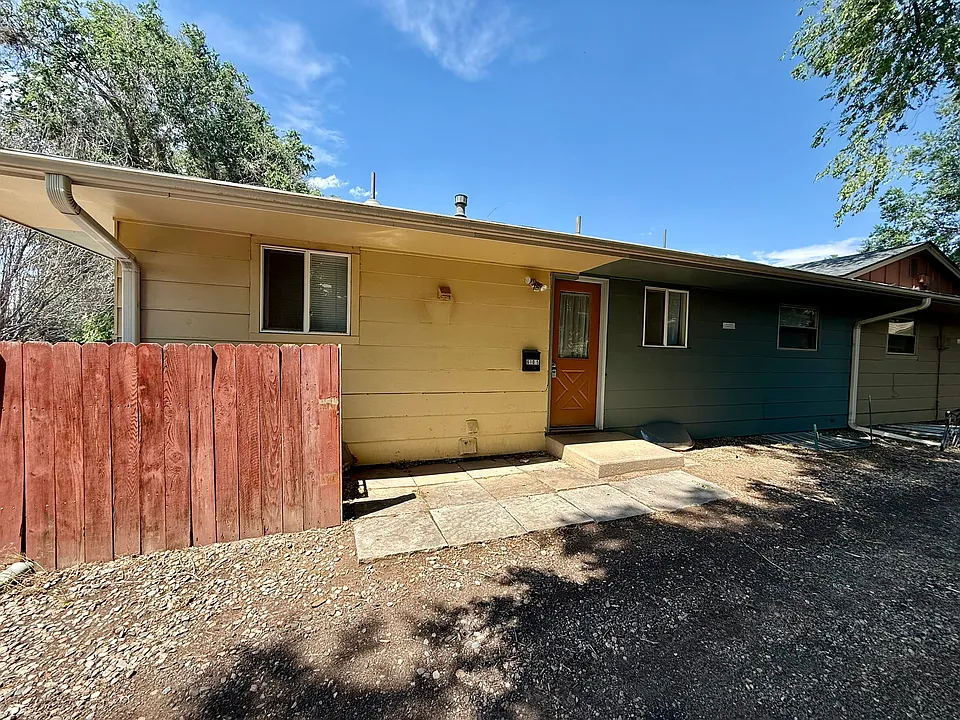 610 Cowan St #1/2