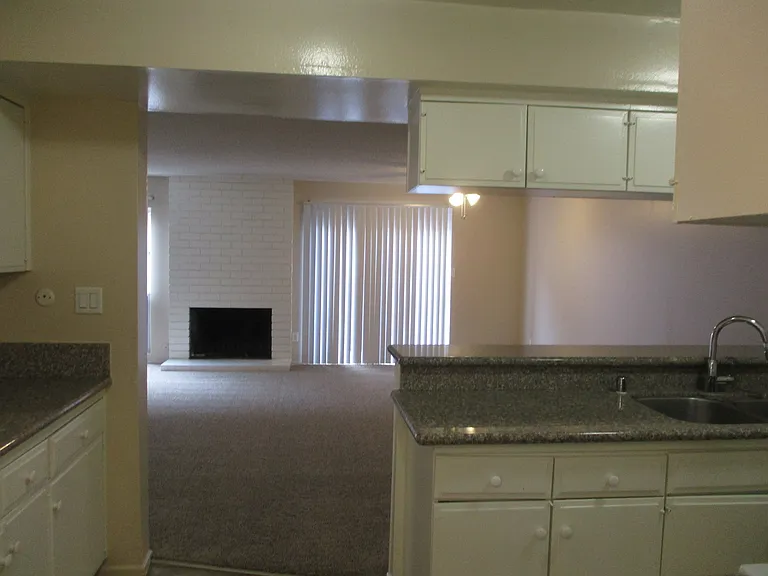 Regency West Apartments — Photo 20
