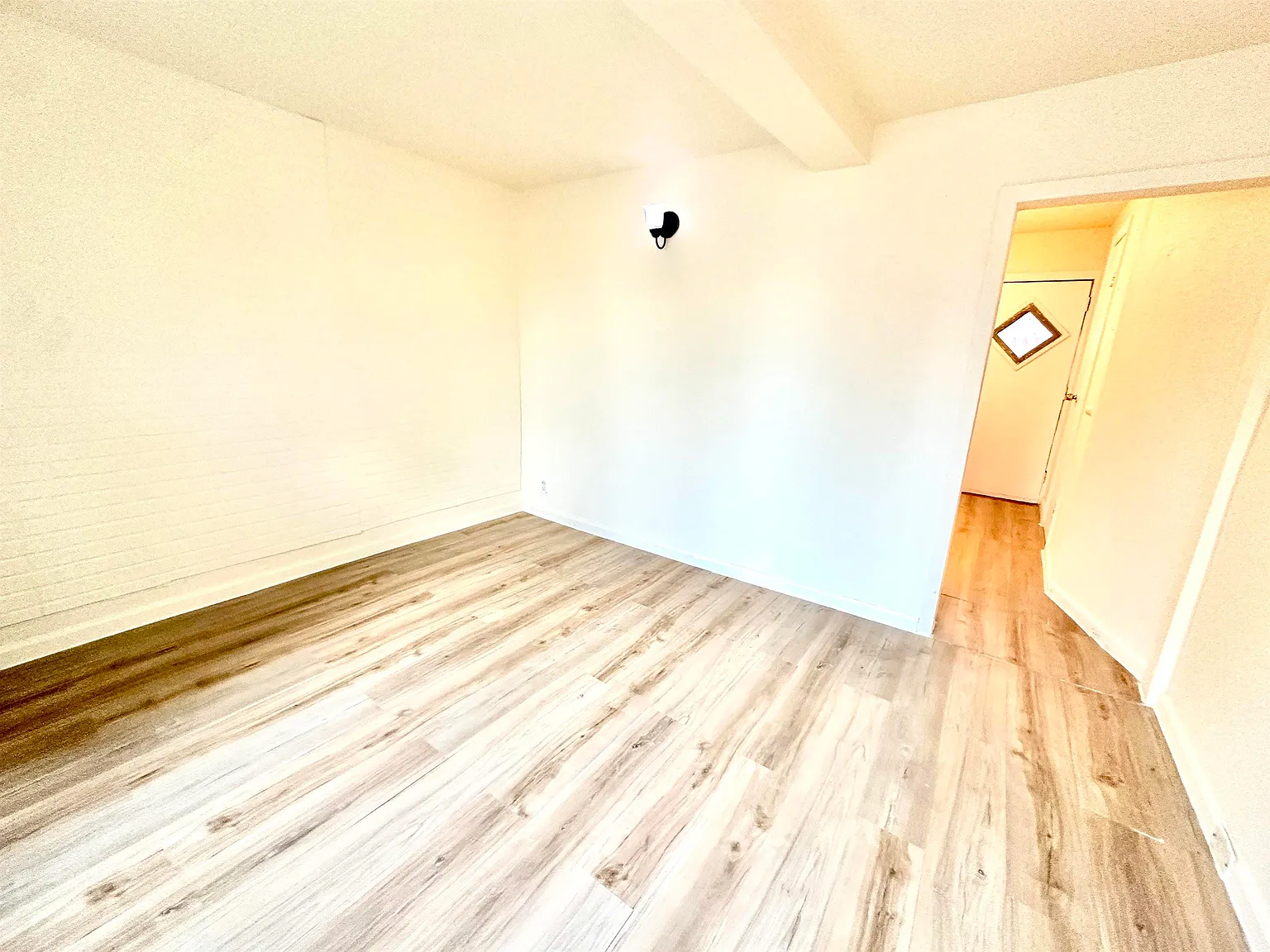 1 bed, 1.0 bath, $1,299 — Photo 2