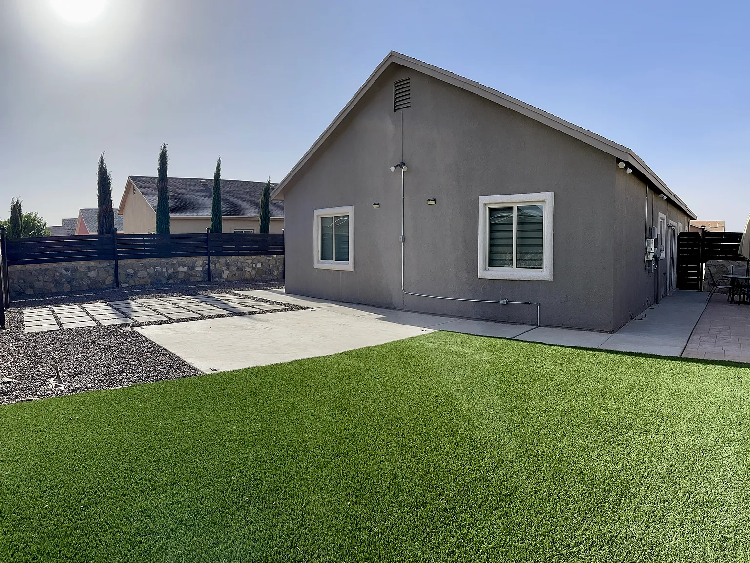 3 bed, 1053 sqft, $1,800 — Photo 1