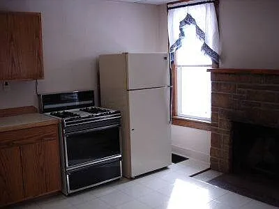 170 W Columbia St — Photo 3