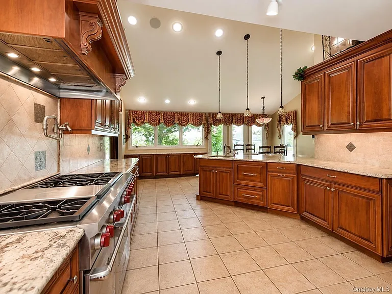 1304 Harbor Rd — Photo 4