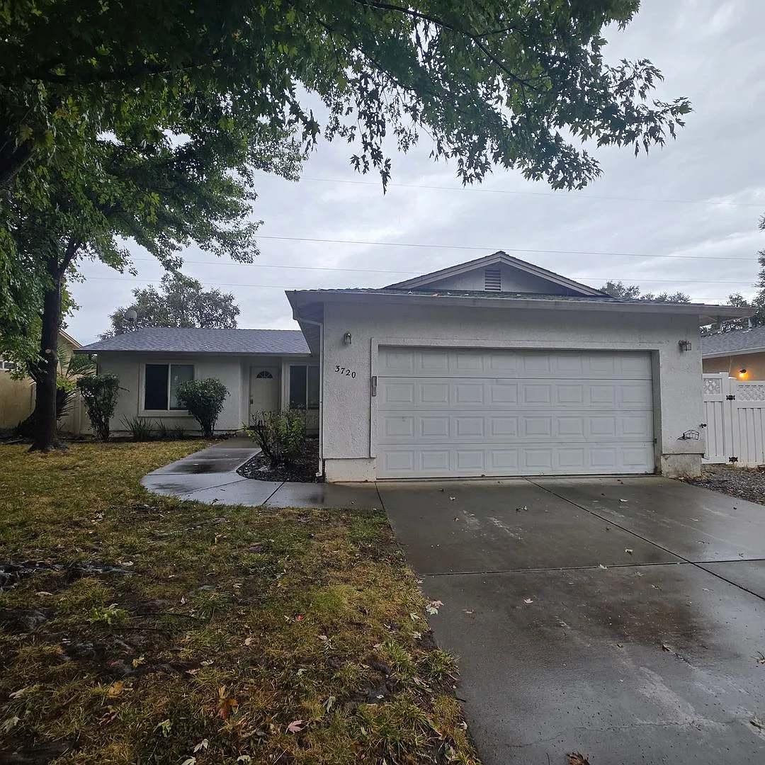 *Move In Special $500 Off First Months Rent*3 Bed 2 Bath House Located In The Ravenwood Subdivisi... — Photo 2