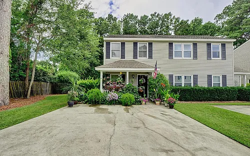140 Lullwater Dr #B Photo 1