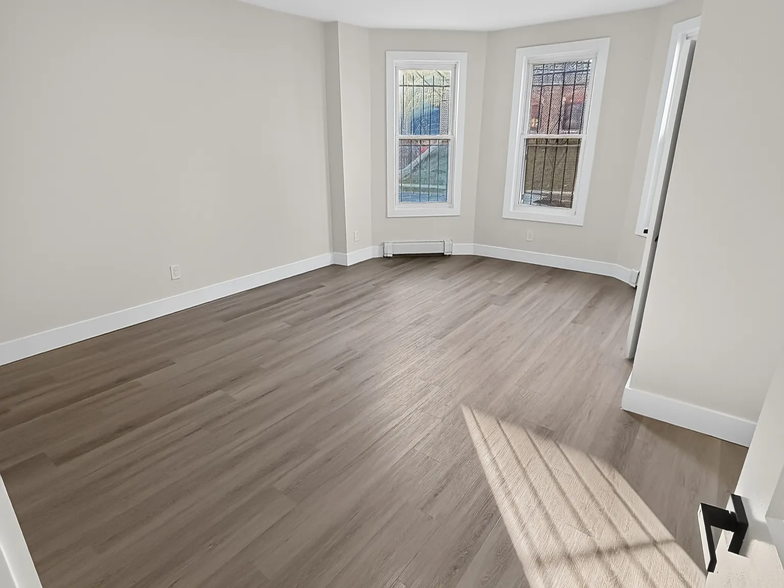 5 bed, 1800 sqft, $2,850 — Photo 4