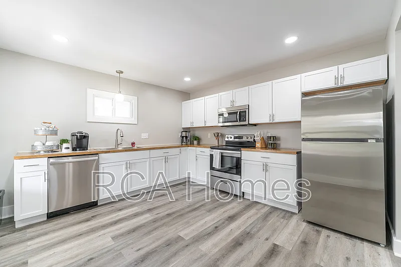 537 N Sheffield Ave photo 1