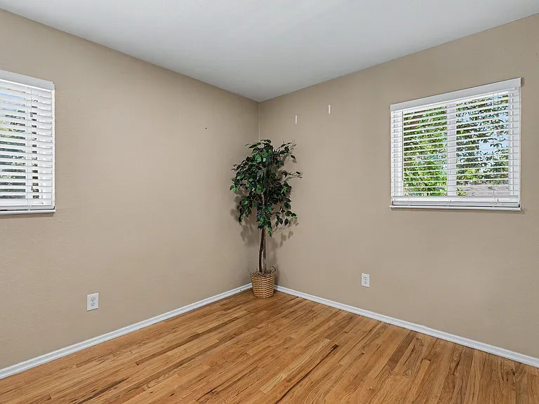 2854 S Yates St — Photo 10