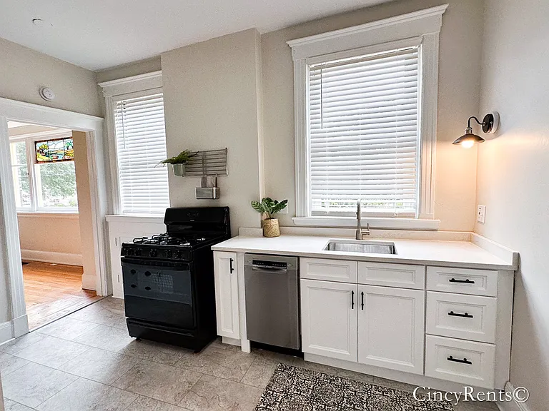 2552 Erie Ave #1 — Photo 11