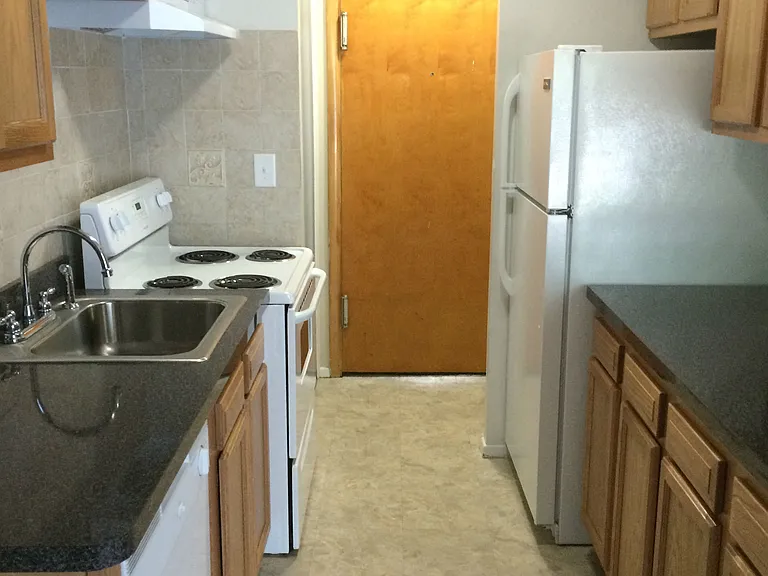 Cedarwood Estates Apartments — Photo 34