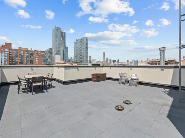 46-40 Vernon Boulevard image 14 of 17