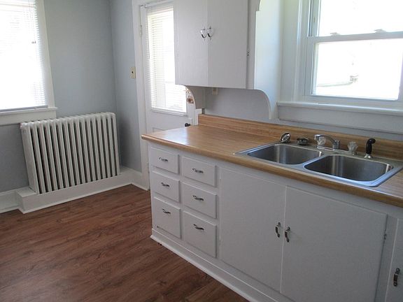 3rd image of 261 Kensington Pl