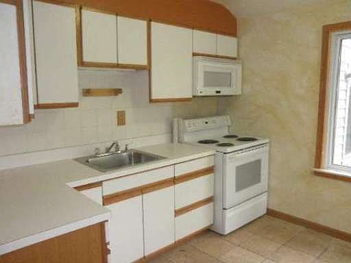 2nd image of 15725 Birwood Ave