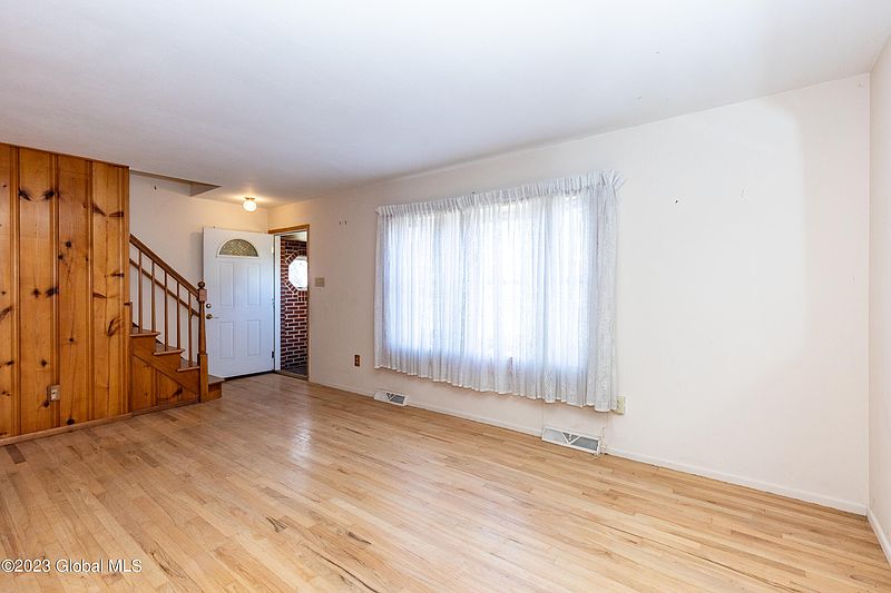 5th image of 8 Clark Avenue
