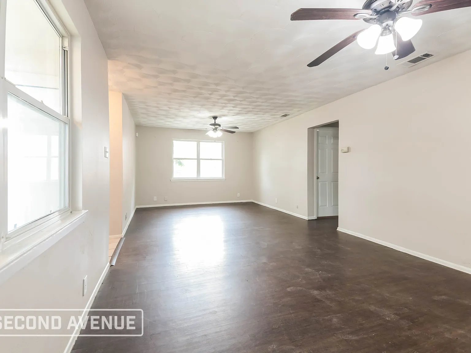 4 bed, 2.0 bath, 1330 sqft, $2,369 — Photo 4