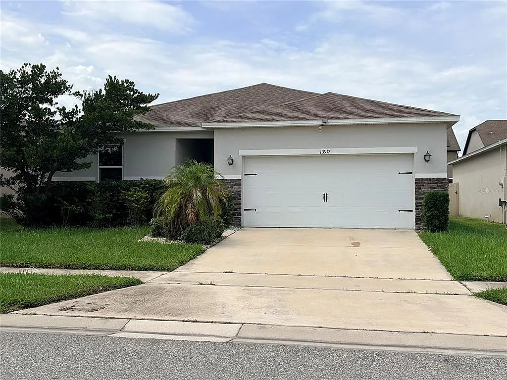 4 bed, 2.0 bath, 1696 sqft, $2,700 — Photo 2