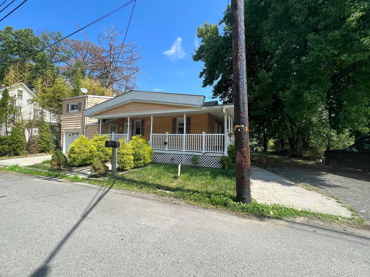 24 Hobson Ave — Photo 3