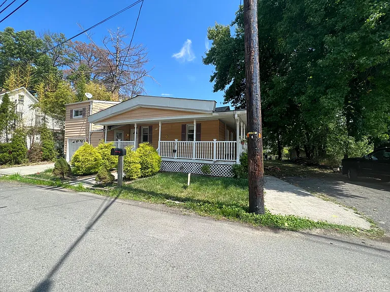 24 Hobson Ave — Photo 3