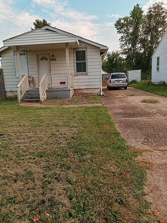 10590 Clarendon Ave photo 1