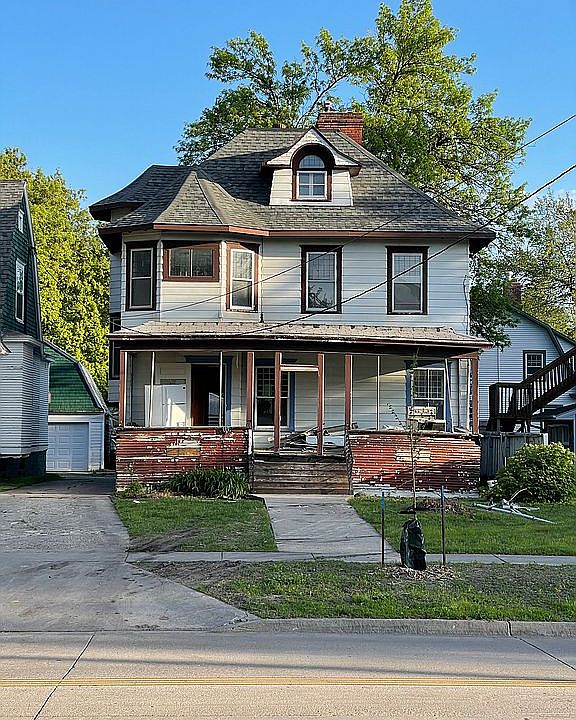 1st image of 1128 5th Ave S