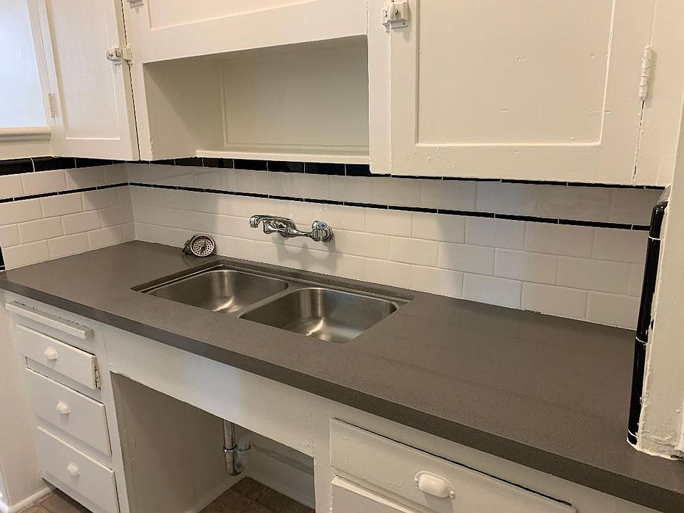 1st image of 1819 N Kingsley Dr #209