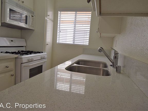 3rd image of 11045 La Maida St APT 108