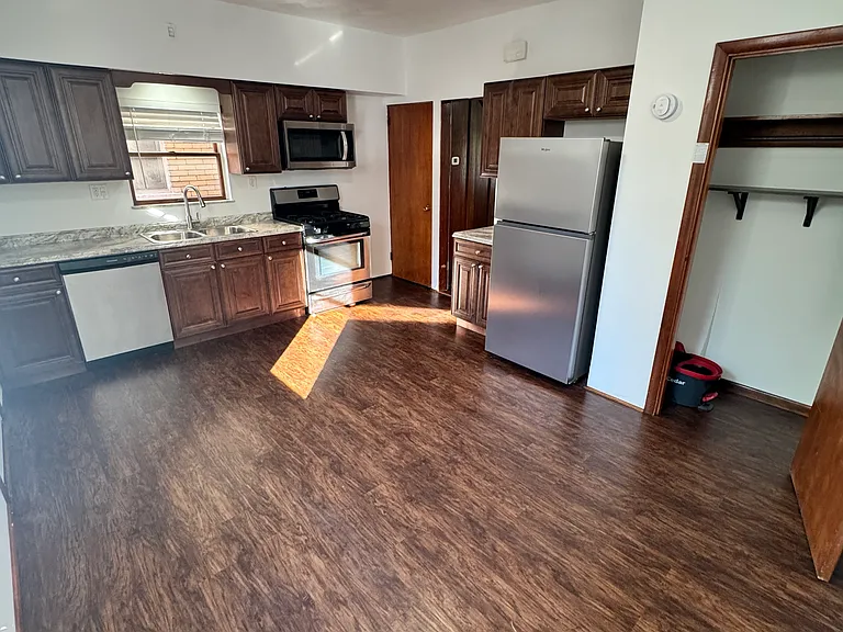 2808 Kenilworth St — Photo 4