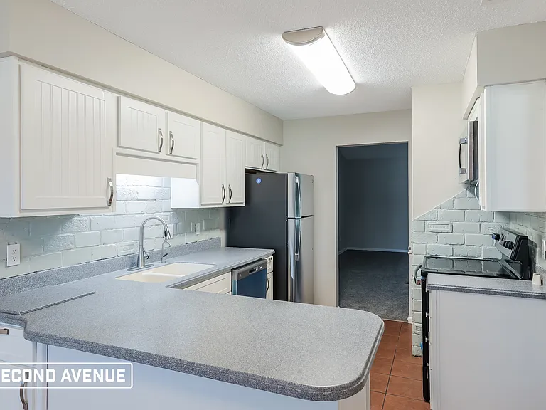 10950 Rock Island Rd — Photo 3