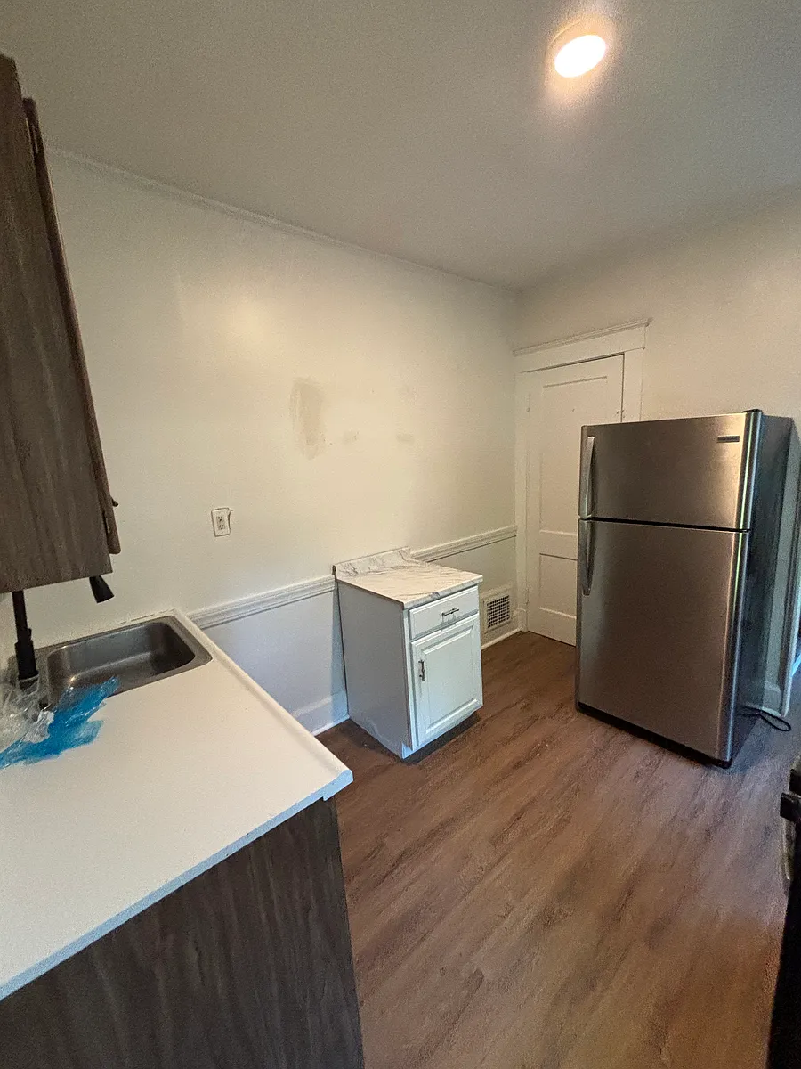 Building Photo - 547 Considine Ave #2