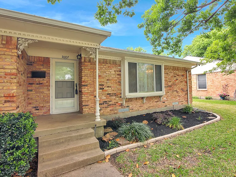 1007 Newberry Dr — Photo 11