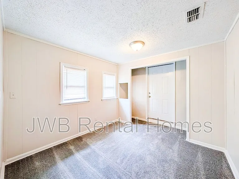8740 Free Ave — Photo 9