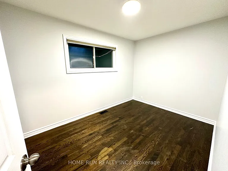 71 Ashburn Dr — Photo 6