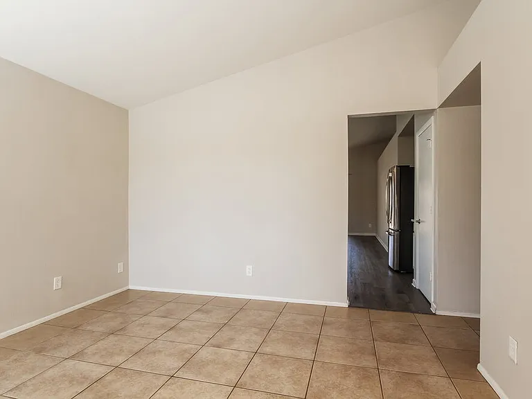 8614 W Mariposa Dr — Photo 3