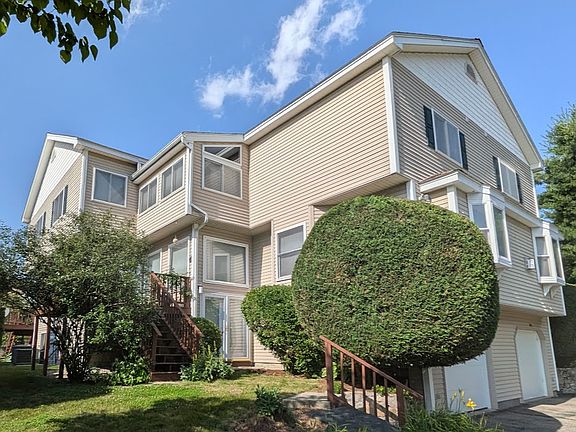 3rd image of 142 Algonquin Trl