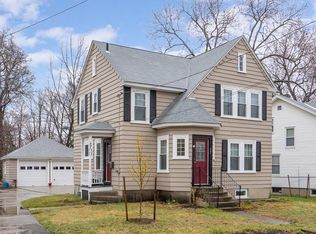 27 Hammond St, Leominster, MA 01453