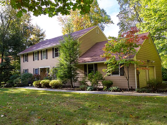 3rd image of 50 Deerfield Ln S