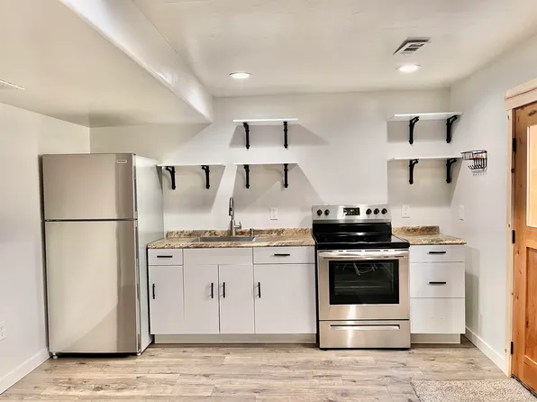 6822 W Minerva Ct, West Jordan, UT 84081