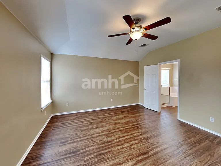 1817 Melissa Oaks Ln — Photo 11