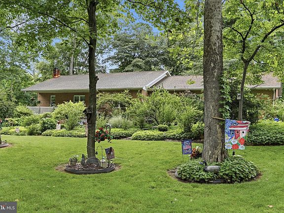 4th image of 549 Macintosh Dr