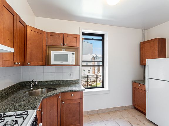 3rd image of 12-21 30th Ave #B1