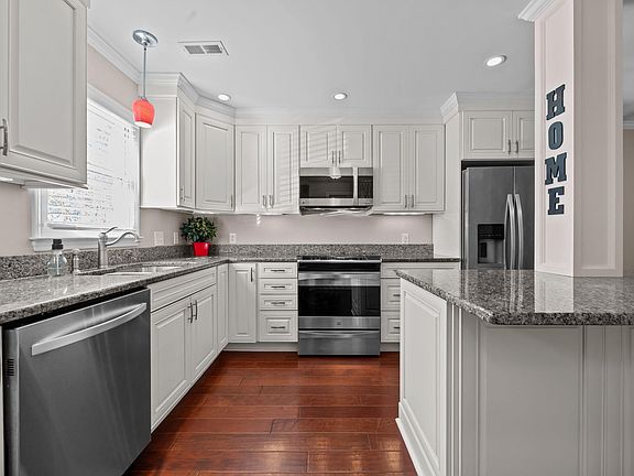 2nd image of 5530 Forest Oaks Dr