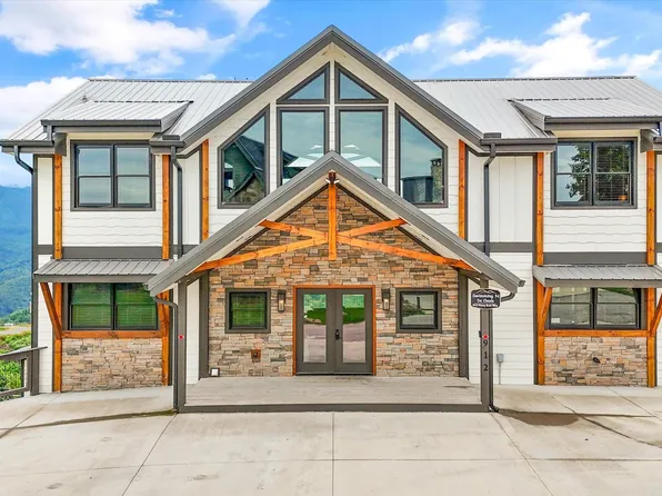 912 Piney Butt Way, Gatlinburg, TN 37738