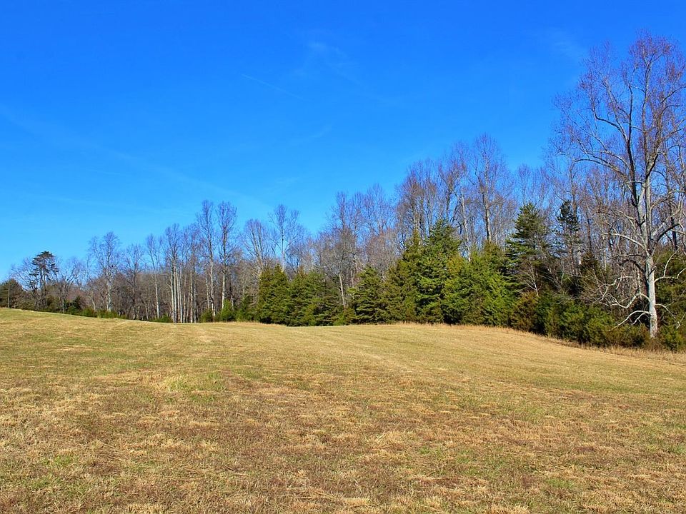 2nd image of 7 Cedar Tree Rd #7