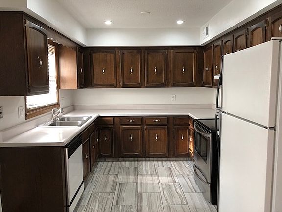 4th image of 2511 Hart Ave