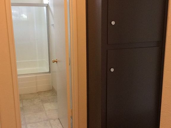 2nd image of 835 13th St APT B