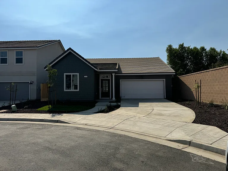 4489 N Phoenix Ave — Photo 30