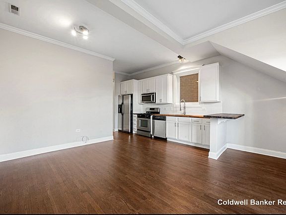 3rd image of 2135 W Adams St APT 1