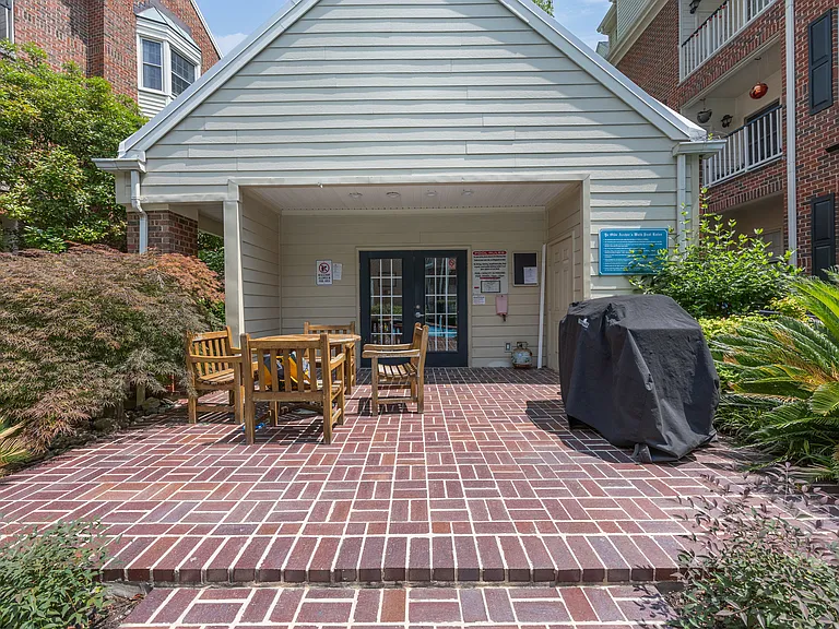 321 Duke St — Photo 9