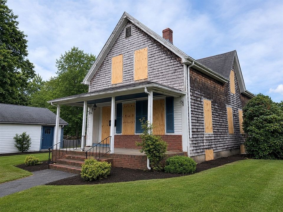 1st image of 630 Main St