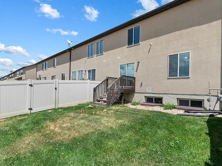 246 S 1800 E — Photo 22