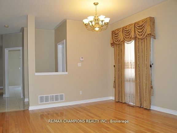3rd image of 104 Masters Green Cres